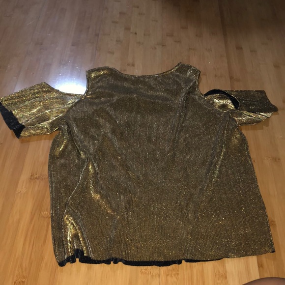 Hold off the shoulder top - Picture 3 of 3
